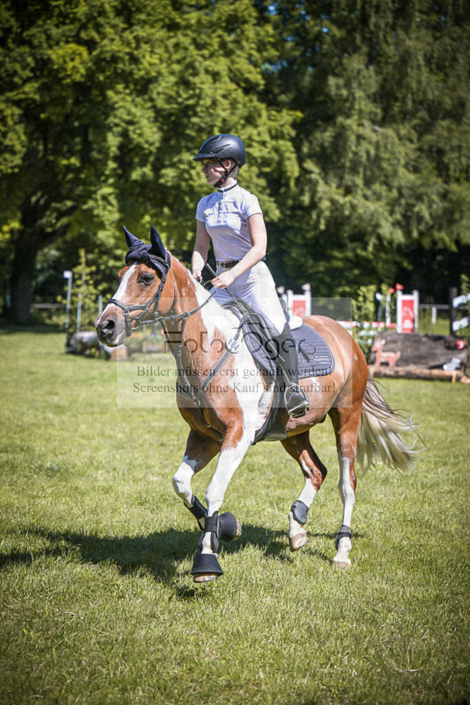 DOS_3169 | Entdecke hochwertige Reitturnierfotos von Foto Oger. Professionell, emotional und authentisch – jetzt Lieblingsmomente im Shop bestellen.Deutschlandweite Turnierfotografie. - Realisiert mit Pictrs.com