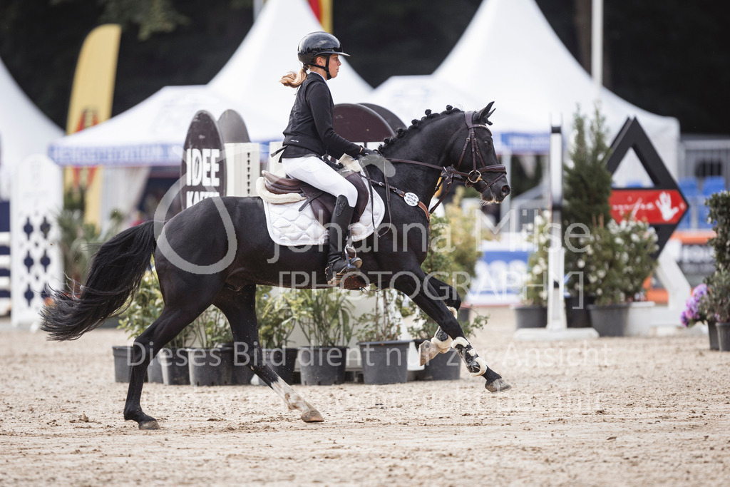 240906_BuCha_PonyA-5j-161 | Deine schönsten Turniermomente als professionelle Fotos! Entdecke hochwertige Pferdesport-Fotografie im Online-Shop. Jetzt Fotos finden & bestellen!