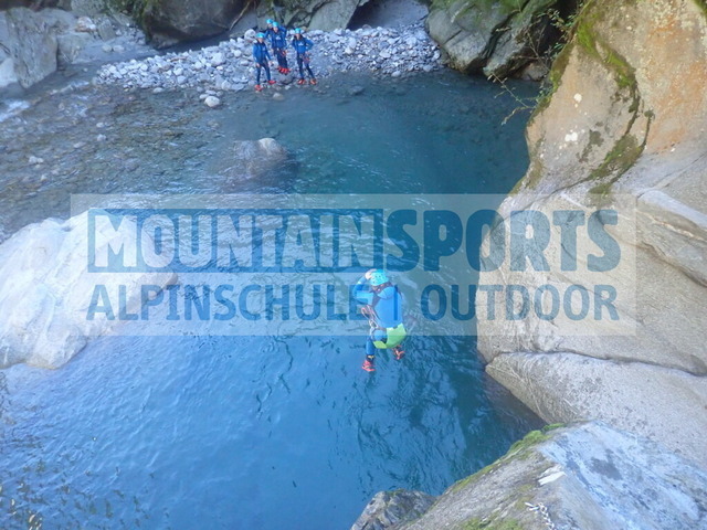 PC020055 | Bestelle die Bilder deines Berg- oder Wasser-Abenteuers mit Mountain Sports bequem von zu Hause aus direkt über unseren Online Fotoshop von pictrs.com. - Realisiert mit Pictrs.com