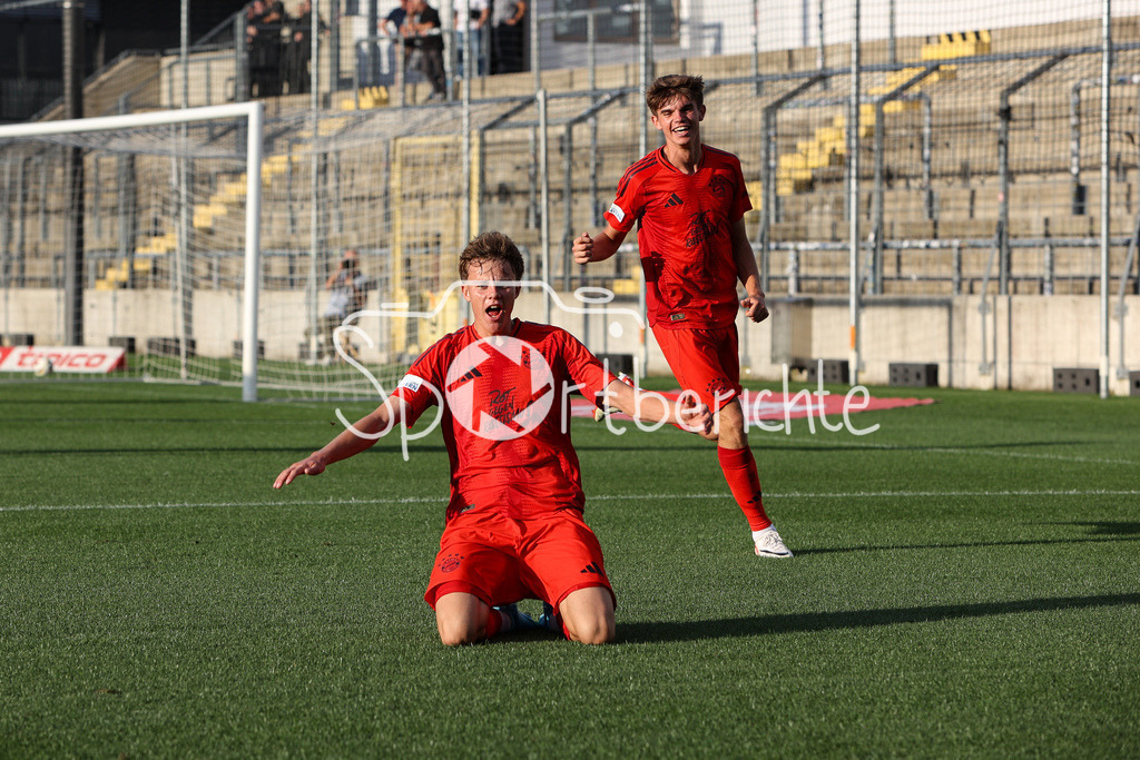 FC Bayern Amateure - SpVgg Bayreuth | Jubel nach dem Treffer zum 2-0 fuer die Bayern Amateure duch Jonathan Asp JENSEN (FCB #8) / Freude / Tor / Torschuetze
