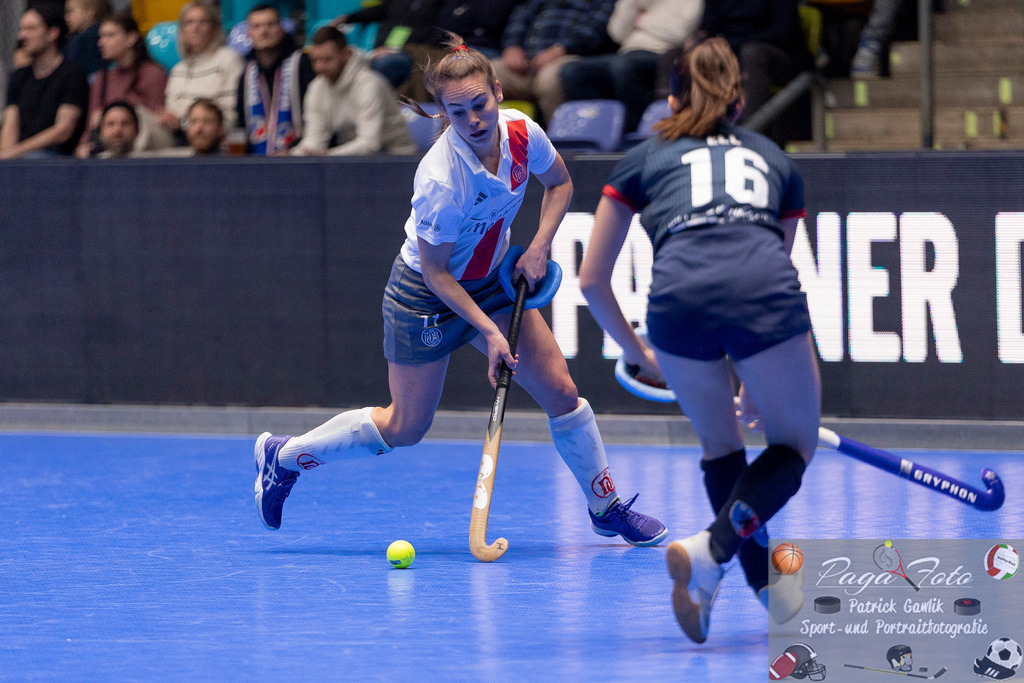 Volvo E.R.B. Final 4 Halbfinale Frauen: Der Club an der Alster - Berlienr HC, 25.01.2025 | Lisa Altenburg (Der Club an der Alster #11) & lilith Ell (Berliner HC #16), Der Club an der Alster - Berliner HC, Frankfurt, Süwag Arena, 25.1.2025 - Realisiert mit Pictrs.com