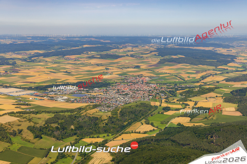 Luftbild der Stadt Volkmarsen - Das Luftbild wurde 2025 vom UL-Flugzeug heraus erstellt ( keine Drohnenaufnahme ) - Hochauflösende Luftaufnahme - für Wandbilder und großformatige Ausdrucke geeignet. Das besondere Geschenk!Hier alle&nbsp;Infos zur Lizenzierung der LuftaufnahmeWir fliegen auch dieses Jahr wieder in Ihre Region um Luftbilder zu erstellen.- Luftbild anfragen