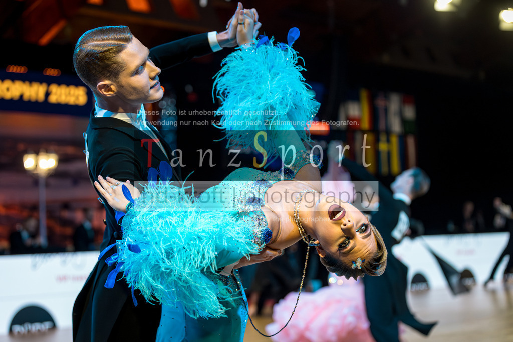 20251214_Baltic-Trophy_2698-2 | Tanzsportbilder, Standardtanz, Lateintanz, WDSF, DTV, LTVB, dancecomp, goc, hessen tanzt, blaues band der spree, walzer, tango, wiener walzer, slowfox, quickstepp, samba, rumba, cha-cha-cha, paso doble. jive, hd-kroft photography, turniertanzsport