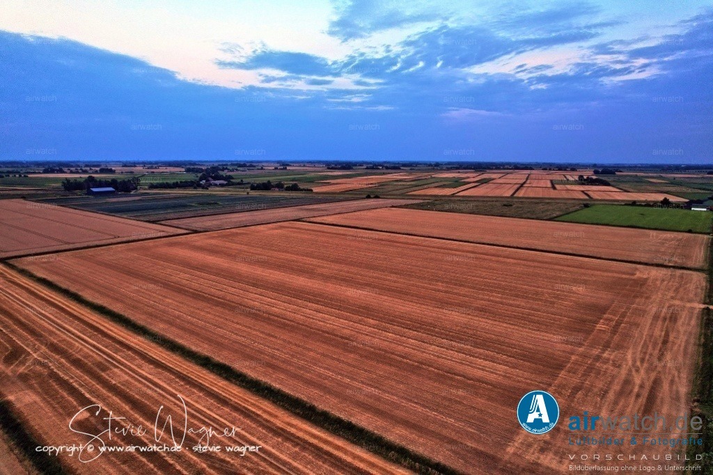 Windpark - Simonsberg | Entdecken Sie atemberaubende Luftbilder und Fotografien auf airwatch.de - Tauchen Sie ein in eine Welt voller faszinierender Aufnahmen aus der Vogelperspektive.