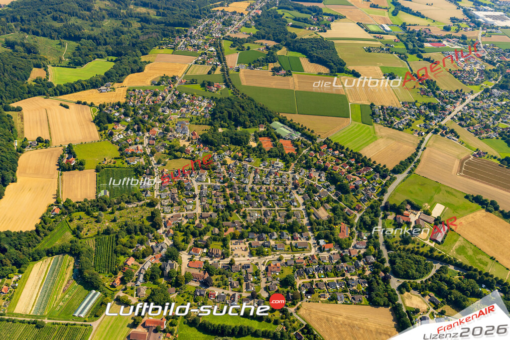 Luftbild der Stadt Rödinghausen - Die Luftaufnahme wurde 2025 vom UL-Flugzeug heraus erstellt ( keine Drohne ) - Hochauflösende Luftaufnahme - für professionelle Ausdrucke geeignet. Die Geschenkidee !Hier alle&nbsp;Infos zur Lizenzierung der LuftaufnahmeWir fliegen auch dieses Jahr wieder in Ihre Region um Luftbilder zu erstellen.- Luftbild anfragen