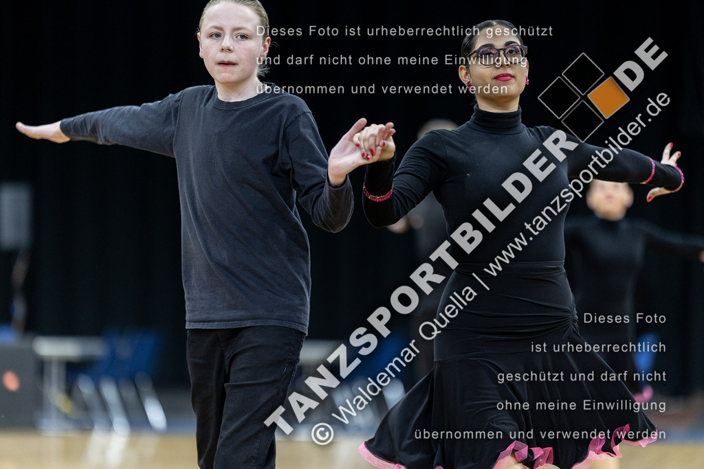 20240310-00577 | Hier finden Sie Tanz Bilder vom Latein und Standard Formationen tanzen. Sportbilder vom Tanzsport. Schöne Fotos und von Weltmeisterschaft, Europameisterschaft, Bundesliga, Regionalliga, Oberliga und Landesliga sowie von GOC Stuttgart, DanceComp, WM Bremen