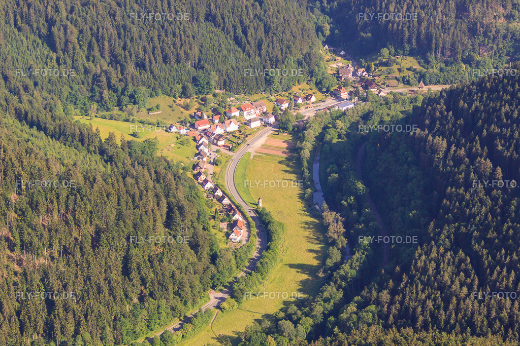 Dorfansicht im Nagoldtal aus Süden | Luftbild: Dorfansicht im Nagoldtal aus Süden im Ortsteil Sommenhardt in Bad Teinach-Zavelstein im Bundesland Baden-Württemberg in Deutschland. Foto: IMG_67775.jpg vom 09.06.2014 durch Werner Riehm/FLY-FOTO.de - Realisiert mit Pictrs.com