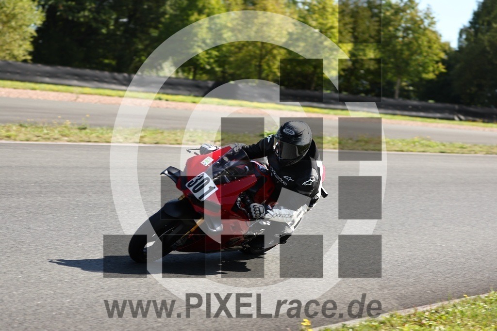 0301-20260908_04888 | Schöne Erinnerungen an spannende Momente - das festzuhalten ist unser Job. PIXELrace.de ist seit 2003 auf den Rennstrecken Europas unterwegs um die Action draußen beim Fahren und die wunderbare Stimmung imm Fahrerlager für euch einzufangen.