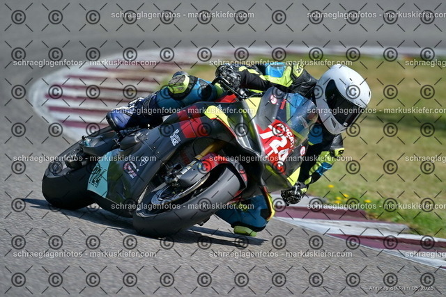 26BT02-1270 | markuskiefer.com - Realisiert mit Pictrs.com