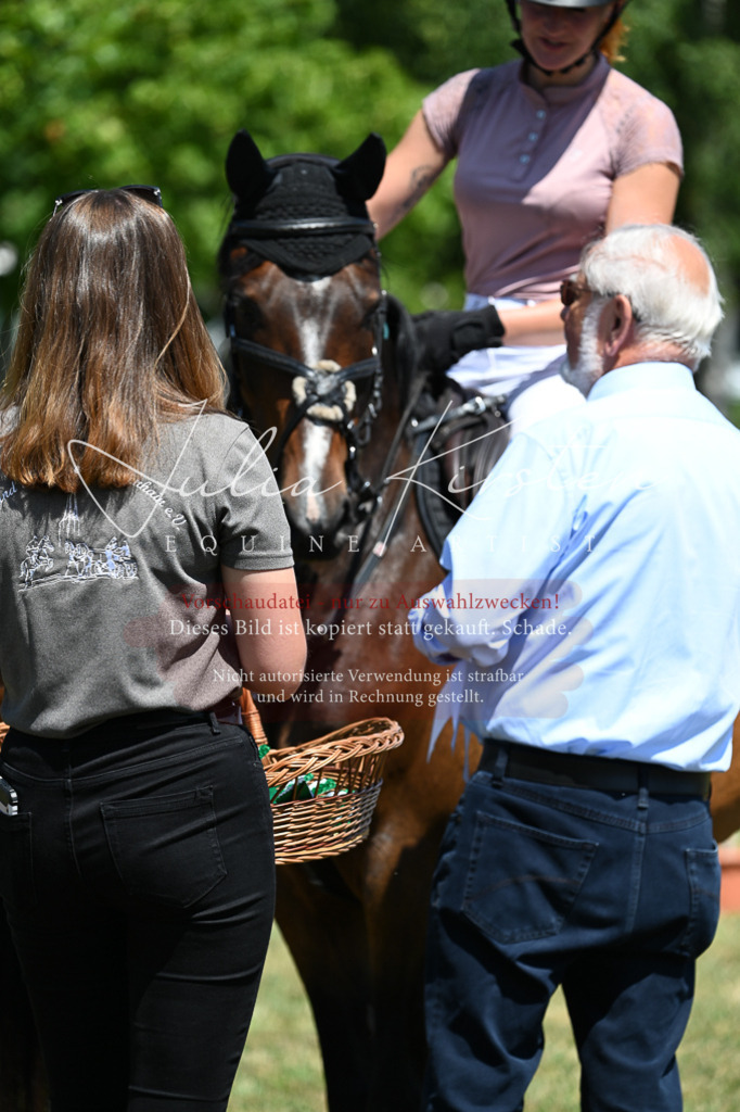 DSC_0879 | Pferde- und Turnierfotografie in Westsachsen. Pferdeportraits, Auftragszeichnungen und intuitive Kunst.