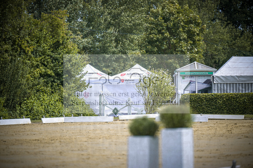 DOS_0354 | Entdecke hochwertige Reitturnierfotos von Foto Oger. Professionell, emotional und authentisch – jetzt Lieblingsmomente im Shop bestellen.Deutschlandweite Turnierfotografie. - Realisiert mit Pictrs.com