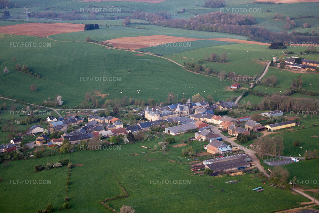 Aerial view: View of the town in L'Échelle in the state Ardennes, France. – Photo: IMG_39897.jpg taken on 04/17/2011 by Werner Riehm/FLY-FOTO.com – Resolution of the original: 4752 x 3168 px