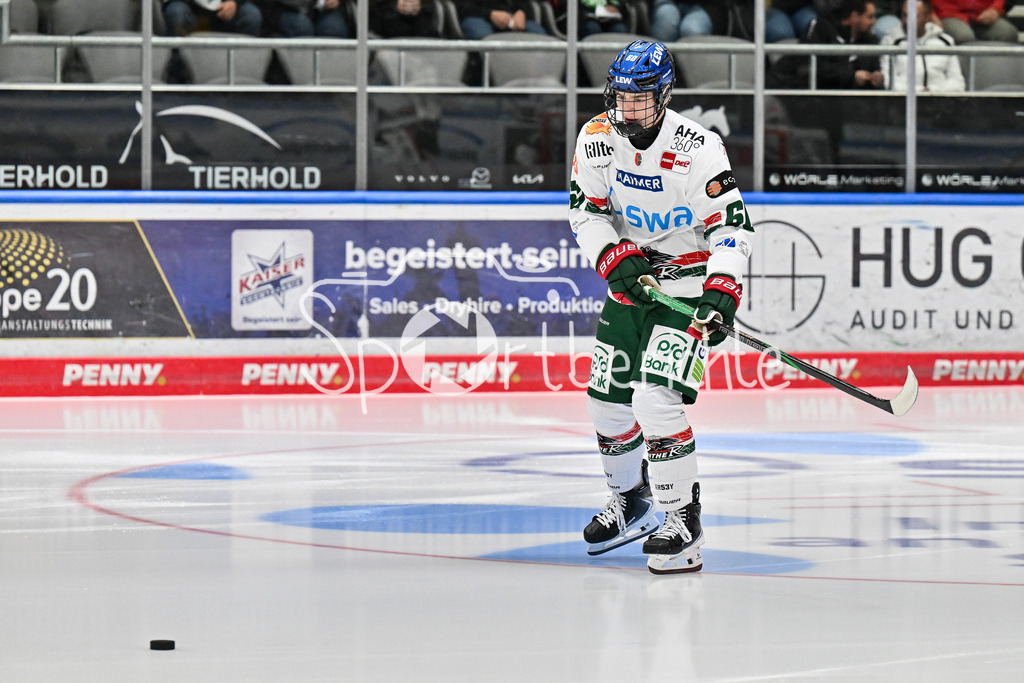 Augsburger Panther - Steinback Black Wings Linz | Im Bild Liron PELLIZZARI (Augsburger Panther 60) beim Einlauf zum Warmup / Einzelfoto / Freisteller / Testspiel: Augsburger Panther - Steinback Black Wings Linz; Curt Frenzel Stadion am 05.09.2025