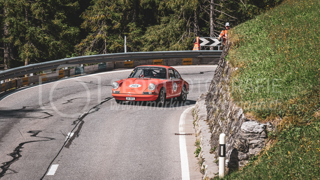 19. Arosa ClassicCar 2023 - 2. September 2023 | 19. Arosa ClassicCar 2023
Arosa, Schweiz
Moresi Guido aus Neerach mit der Startnummer 255 in einem Porsche 911S, Jahrgang 1968, in der Klasse Classic Trophy.
@arosaclassiccar, @arosa.official, #arosaclassiccar, #arosa, #76curves, #classiccar
Bild: Sportfotografie Markus Aeschimann | www.markus-aeschimann.ch - Realisiert mit Pictrs.com