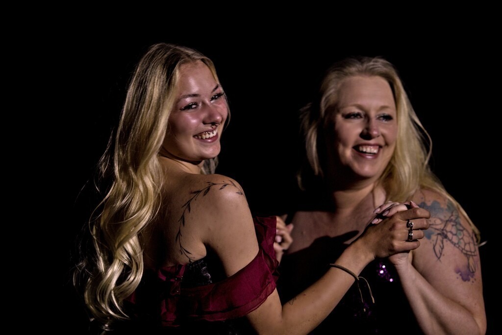 2025-06-02-204922_DSC00498 | Martin Fiedler Fotografie - Ausdrucksstarke Portraits im Raum Nürnberg - Realisiert mit Pictrs.com