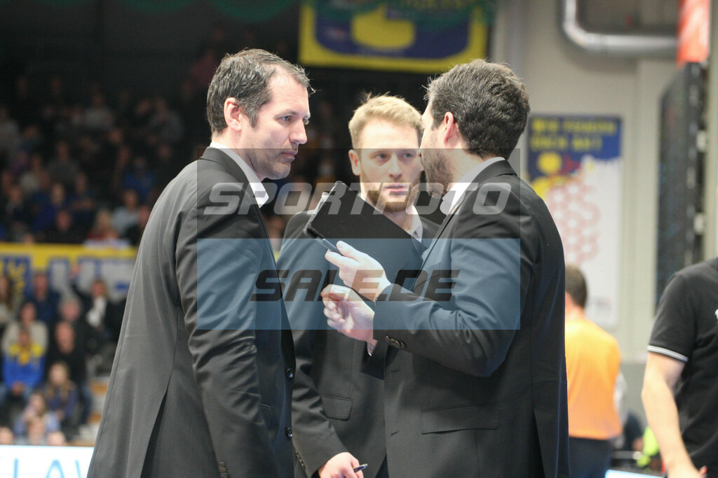 Phoenix Hagen - Vechta | Vechtas Trainergespann - © Sportfoto-Sale (MK) - Realisiert mit Pictrs.com