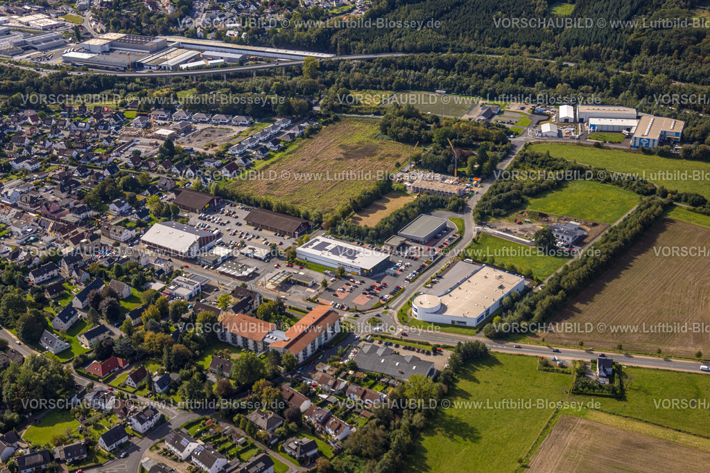 Menden230905504 | Luftbild, Lidl Supermarkt und KRESS Modezentrum Menden, Lendringsen, Menden, Sauerland, Nordrhein-Westfalen, Deutschland