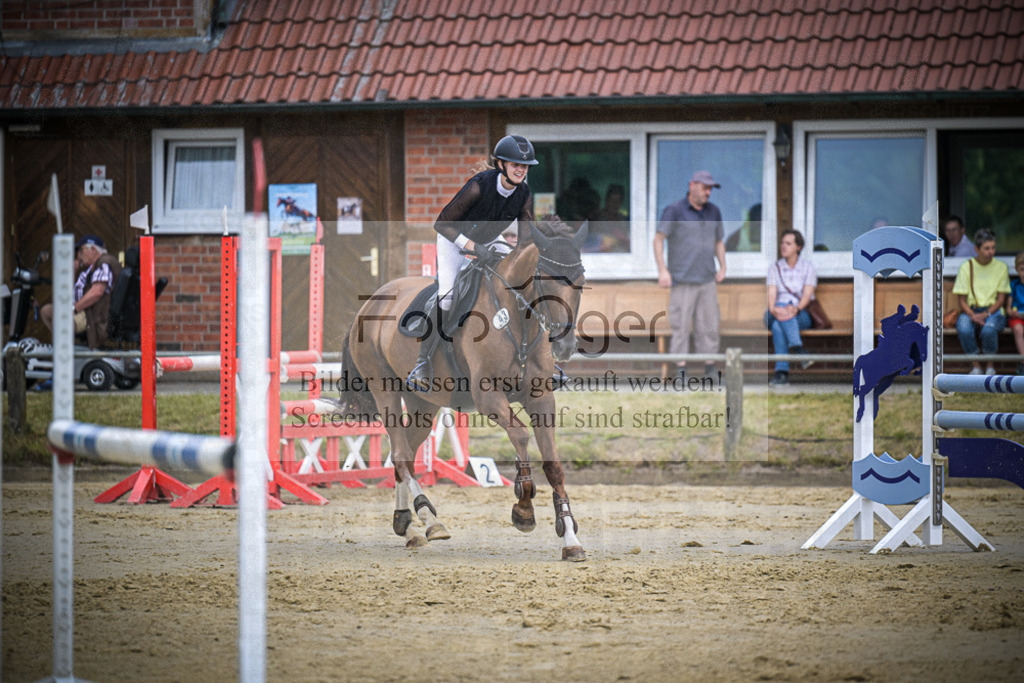 DOS_8772 | Entdecke hochwertige Reitturnierfotos von Foto Oger. Professionell, emotional und authentisch – jetzt Lieblingsmomente im Shop bestellen.Deutschlandweite Turnierfotografie. - Realisiert mit Pictrs.com