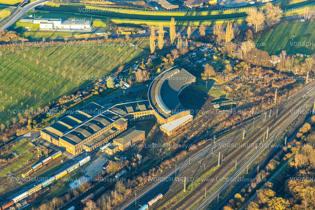 Gelsenkirchen230202420 | Luftbild, Bahnbetriebswerk Gelsenkirchen-Bismarck, Ringlokschuppen im Abendlicht, Bismarck, Gelsenkirchen, Ruhrgebiet, Nordrhein-Westfalen, Deutschland