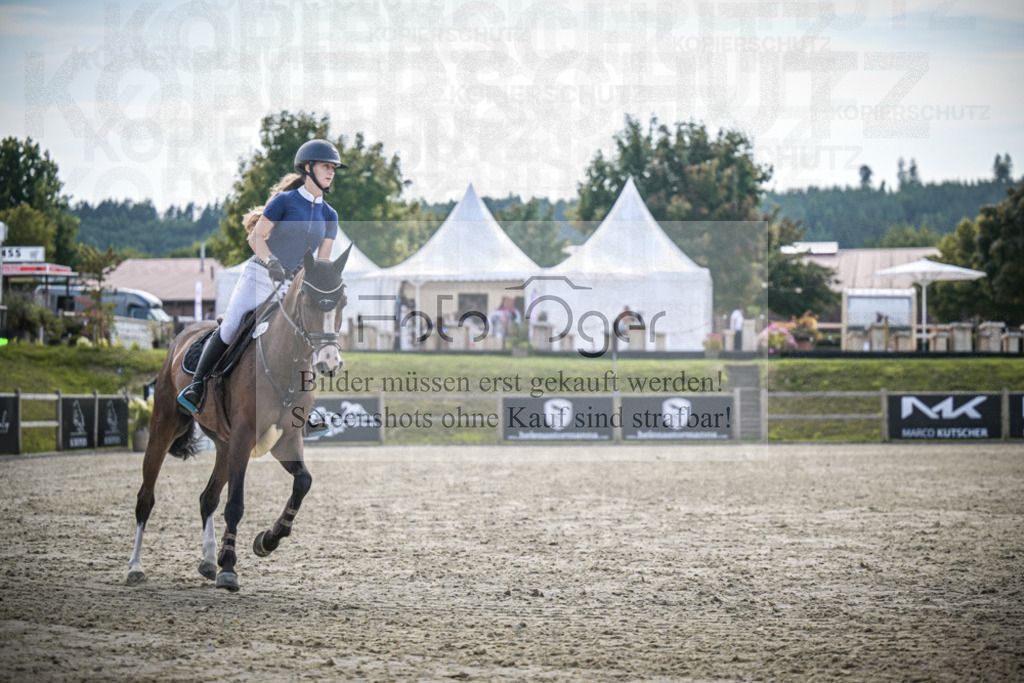 DOS_7999 | Entdecke hochwertige Reitturnierfotos von Foto Oger. Professionell, emotional und authentisch – jetzt Lieblingsmomente im Shop bestellen.Deutschlandweite Turnierfotografie. - Realisiert mit Pictrs.com