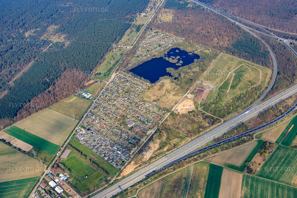 Luftbild: Kleingartenanlage des Kleingärtner Verein Viernheim am Lampertheimer Weg in Viernheim im Bundesland Hessen in Deutschland. Foto: IMG_077028.jpg vom 12.04.2015 durch Werner Riehm/FLY-FOTO.de
