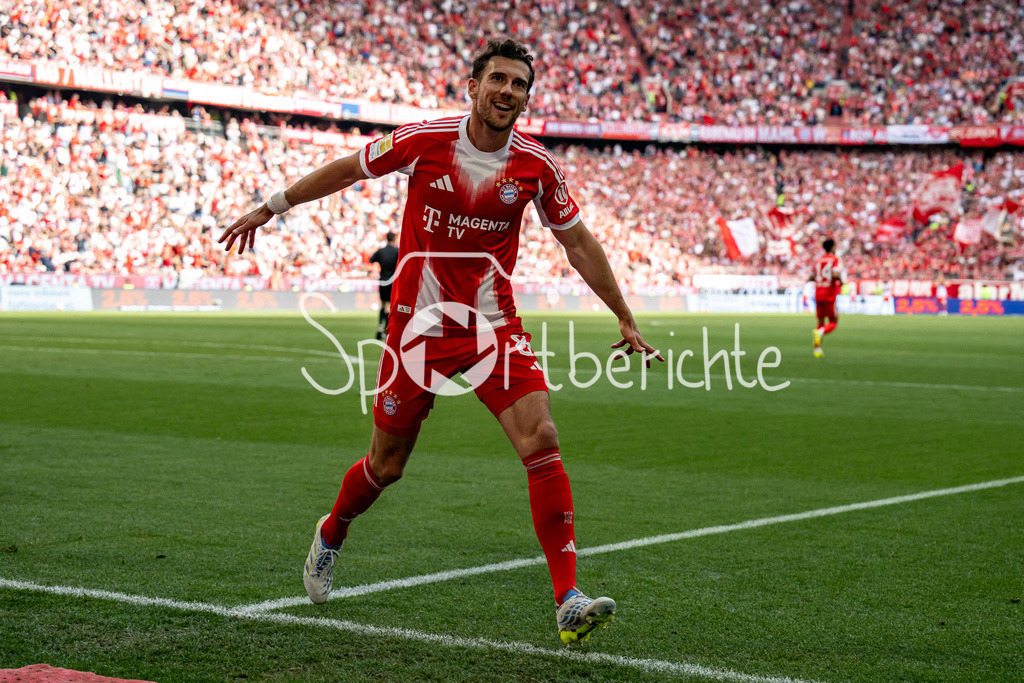 FC Bayern München - 1. FC Heidenheim | MUNICH, GERMANY - 02. MAI: Jubel der Bayern nach dem Treffer zum 2-2 Ausgleich durch Leon GORETZKA (FC Bayern Munich 8) / Tor / Torschuetze / Freude / Happy / während dem Bundesligamatch zwischen dem FC Bayern München und dem 1. FC Heidenheim am 32. Spieltag in der Allianz Arena / DFL REGULATIONS PROHIBIT ANY USE OF PHOTOGRAPHS AS IMAGE SEQUENCES AND/OR QUASI-VIDEO