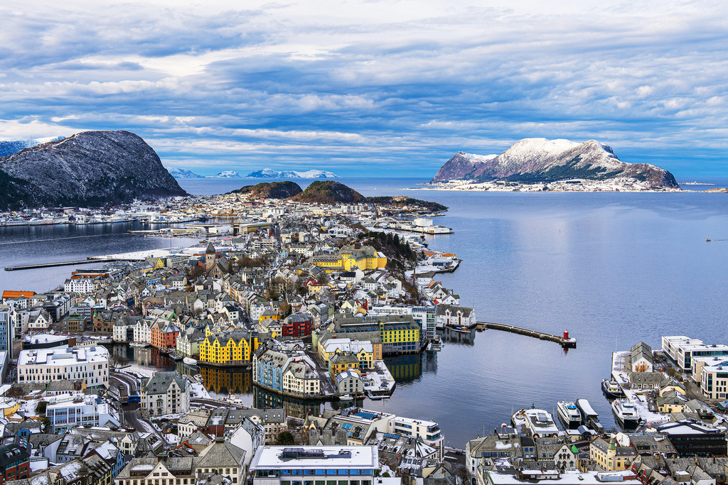 Blick vom Hausberg Aksla auf die Stadt Ålesund in Norwegen | Blick vom Hausberg Aksla auf die Stadt Ålesund in Norwegen.