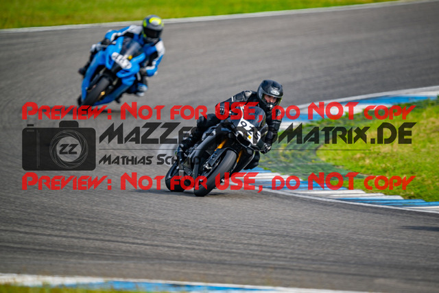 MaZZes_FotoMatrix_240702_6007705_3154 | GELB