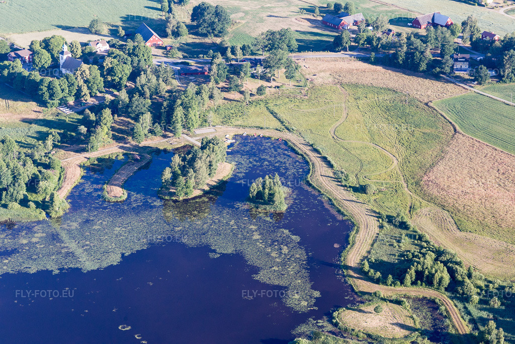Vue aérienne: Vue de la ville à Blädingenäs dans le département Kronoberg, Suède. Photo: IMG_108105.jpg prise le 28/06/2018 par Werner Riehm/FLY-FOTO.euRésolution de l'original: 5472 x 3648 px