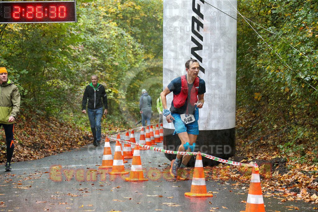 241027_0926_EX1_3298 | Sportfotografie im Rhein-Sieg Kreis, Köln, Bonn, NRW, Rheinland Pfalz, Hessen, etc. Unser Tätigkeitsfeld umfasst den Laufsport vom Volkslauf über den Marathon, Duathlon, Triathon bis zum Ultralauf wie Kölnpfad Ultra oder Schindertrail.