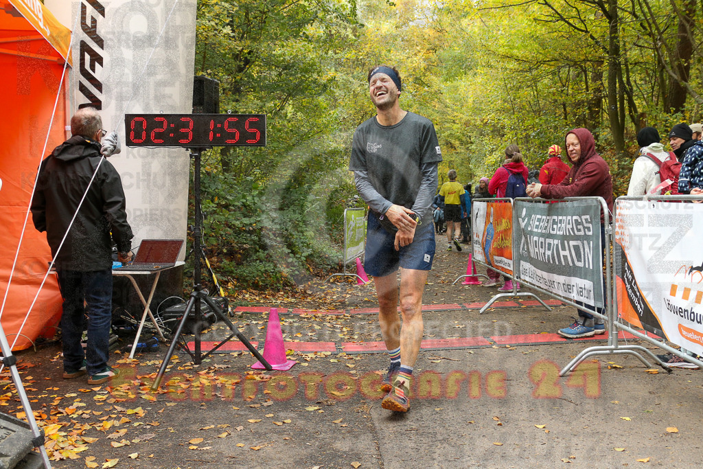 251026_1233_EX1_0675 | Sportfotografie im Rhein-Sieg Kreis, Köln, Bonn, NRW, Rheinland Pfalz, Hessen, etc. Unser Tätigkeitsfeld umfasst den Laufsport vom Volkslauf über den Marathon, Duathlon, Triathon bis zum Ultralauf wie Kölnpfad Ultra oder Schindertrail.