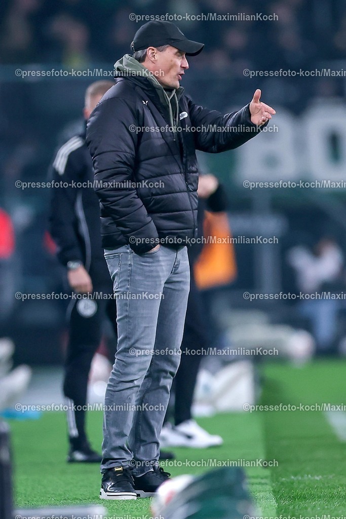 BMG13032601021 | 13.03.2026, Fußball, Borussia Mönchengladbach - FC St. Pauli, 1. Fußball Bundesliga, 26.Spieltag, Borussia-Park, Saison 2025 2026: Cheftrainer Alexander Blessin (FC St.Pauli #hc) gestikulierend am Spielfeldrand   DFB regulations prohibit any use of photographs as image sequences and or quasi-video.