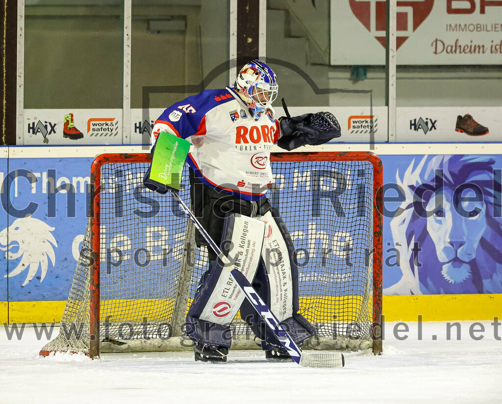 2023-11-03_011_TSV_Erding_gegen_ESC_Dorfen | Erding, Deutschland, 03.11.2023:
Eishockey, Bayernliga Vorrunde 2023 / 2024, 6. Spieltag, TSV Erding gegen ESC Dorfen, Endergebnis: 11:3

Torwart Maximilian Englbrecht (ESC Dorfen, #45)

Foto: Christian Riedel / fotografie-riedel.net