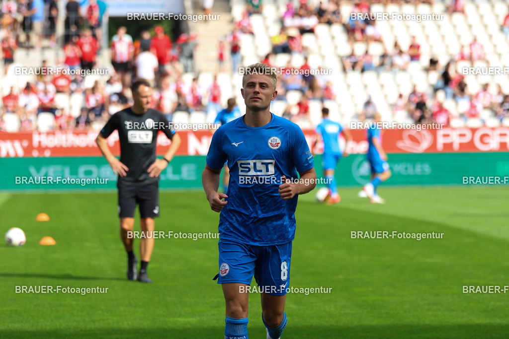 Rot-Weiss Essen - Hansa Rostock | Essen, Deutschland, 20.09.2025 Cedric Harenbrock (Hansa Rostock) wärmt sich auf während des 3.Liga Spiels zwischen  Rot-Weiss Essen und Hansa Rostock am 20.09.2025 im Stadion an der Hafenstraße in Essen. (Foto von Timo Bluhmki-Schmidt/Brauer Fotoagentur