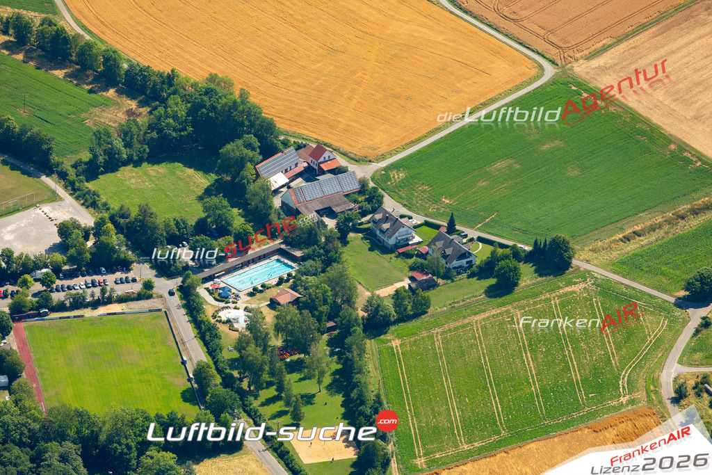 Das Luftbild zeigt : Freibad Uettingen - Die Luftaufnahme wurde 2023 vom UL-Flugzeug aus erstellt ( keine Drohne ) - Hochauflösende Luftaufnahme - Für grossformatige Ausdrucke geeignet. Die Geschenkidee !Mit Lizenz und Bildrechte bestellbar