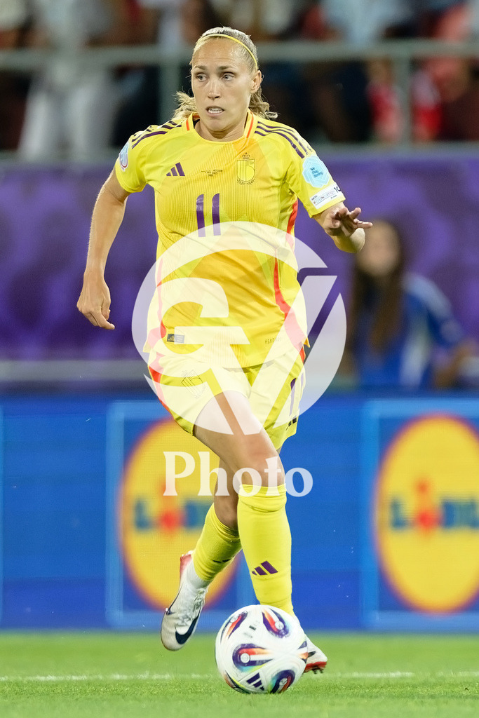 Portugal v Belgium: UEFA Women's EURO 2025 Group B | SION, SWITZERLAND - JULY 11: Janice Cayman of Belgium runs with the ball during the UEFA Women's EURO 2025 Group B match between Portugal and Belgium at Stade de Tourbillon on July 11, 2025 in Sion, Switzerland. (Photo by Giuseppe Velletri/Sports Press Photo/Getty Images)