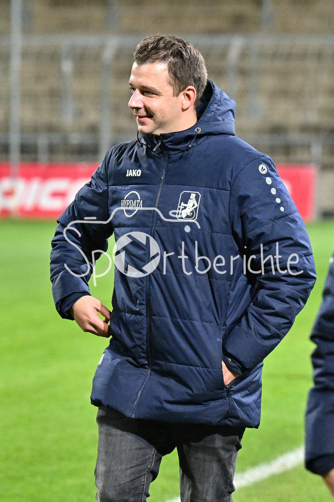 FC Bayern Amateure - TSV Schwaben Augsburg | im Bild Max WUSCHEK Sportdirektor TSV Schwaben Augsburg nach der Niederlage in Muenchen / Freisteller / Einzelfoto / Regionalliga Bayern: FC Bayern Muenchen II - TSV Schwaben Augsburg, Gruenwalder Stadion am am 25.10.2024