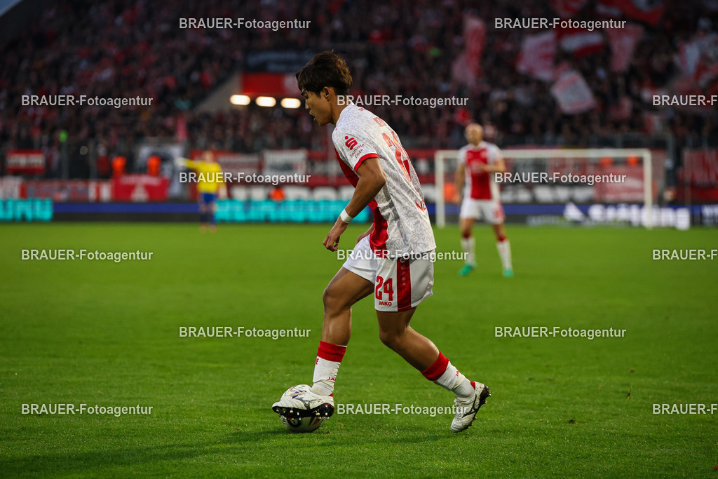 Rot-Weiss Essen - 1.Fc Schweinfurt | Essen, Deutschland, 02.11.2025 Kaito Mizuta  (Rot-Weiss Essen) Einzelaktion während des 3.Liga Spiels zwischen  Rot-Weiss Essen und 1.Fc Schweinfurt am 02.11.2025 im Stadion an der Hafenstraße in Essen. (Foto von Timo Bluhmki-Schmidt/Brauer Fotoagentur