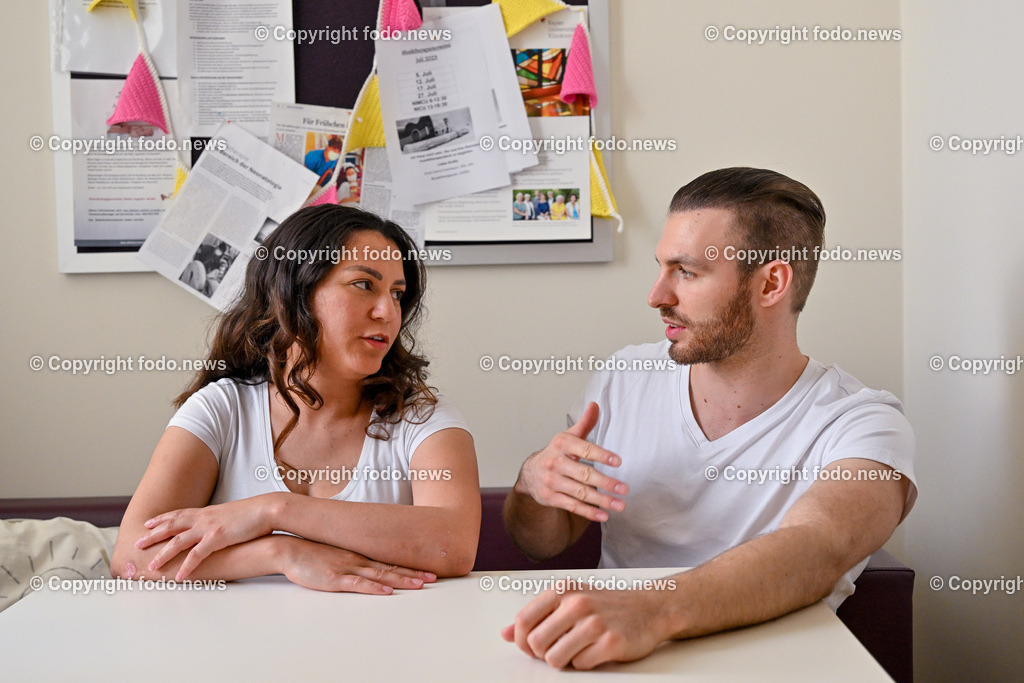 Med Campus IV_ Landesfrauen- und Kinderklinik_ Neugeborenenstation_ 06.07.2023-11 | 06.07.2023, Linz, AUT, Kepler Universitaetsklinikum Linz, Med Campus IV, Landesfrauen- und Kinderklinik, Neugeborenenstation, im Bild Esmeralda Kaiser (27) und Benjamin Kaiser (30) aus Linz
