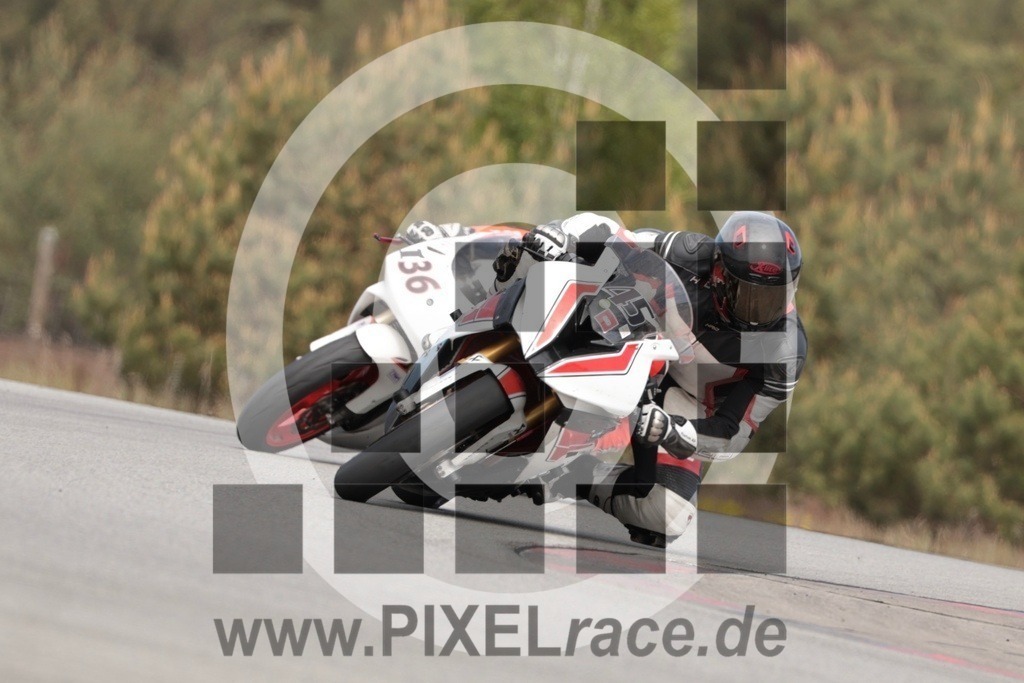 0045-20250511_13538 | Schöne Erinnerungen an spannende Momente - das festzuhalten ist unser Job. PIXELrace.de ist seit 2003 auf den Rennstrecken Europas unterwegs um die Action draußen beim Fahren und die wunderbare Stimmung imm Fahrerlager für euch einzufangen.