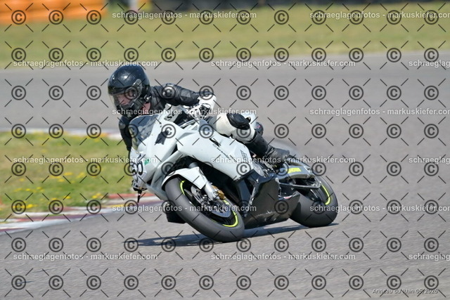 26BT02-2059 | markuskiefer.com - Realisiert mit Pictrs.com