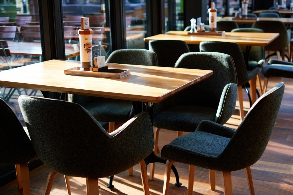 Luftburg Kolarik, Blick in den sonnigen Innenraum | WIen, Austria - February 24, 2022; Luftburg Kolarik, Blick in den sonnigen Innenraum. - Realisiert mit Pictrs.com