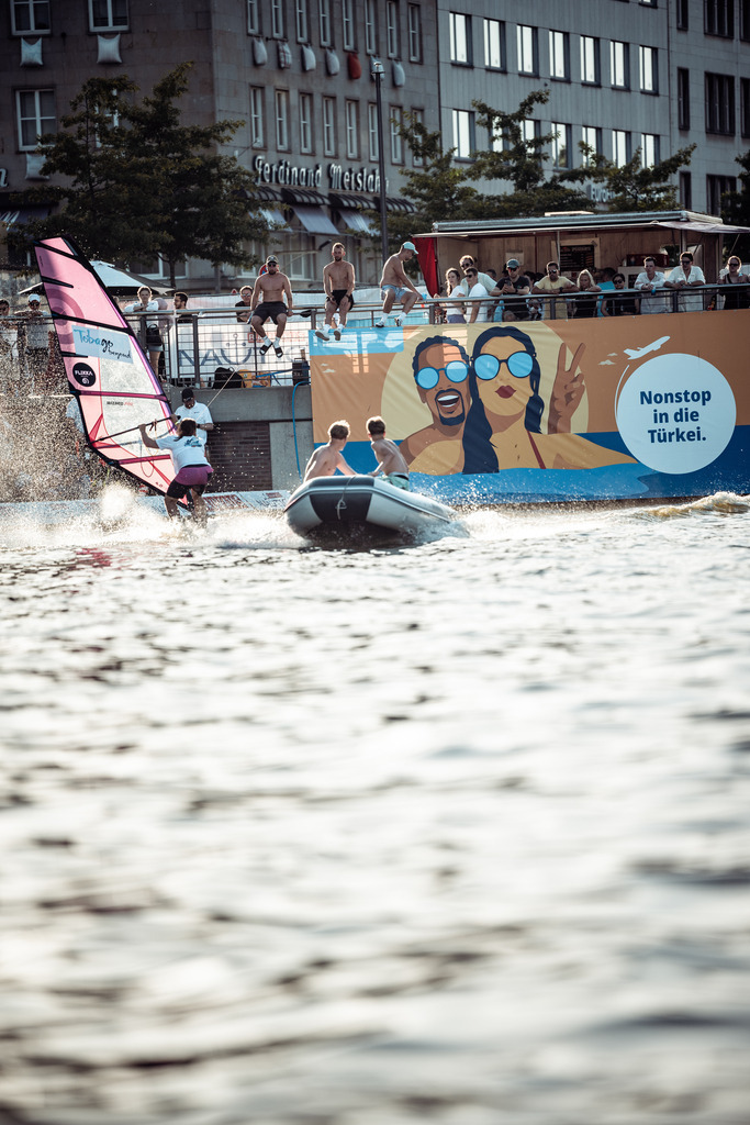 Kieler WOCHE Tow In Windsurf - @danielpankoke dpmedia (129 von 158) | dp-photography - Realisiert mit Pictrs.com