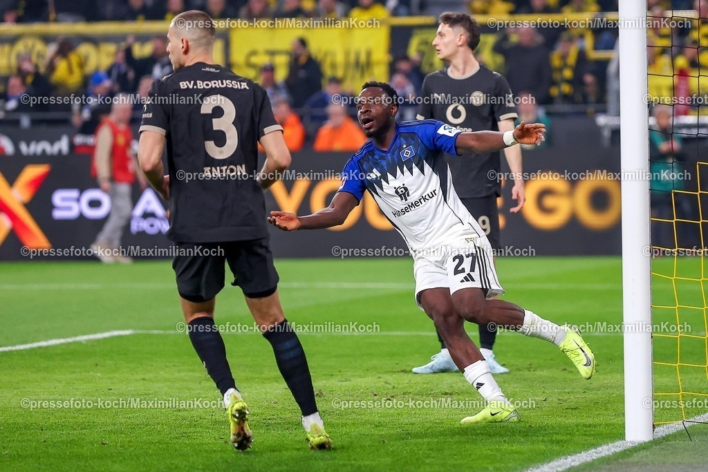 BVB21032601023 | 21.03.2026, Fußball, Borussia Dortmund - Hamburger SV, 1. Fußball Bundesliga, 27. Spieltag, Signal Iduna Park, Saison 2025 2026: Torjubel nach dem Tor zum 1:0 durch Torschütze Philip Otele&nbsp; (HSV #27)     DFB regulations prohibit any use of photographs as image sequences and or quasi-video.
