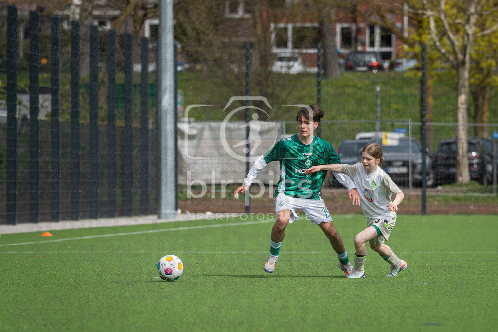 SV Werder - SV Werder (w) | SV Werder - SV Werder (w) - Realisiert mit Pictrs.com