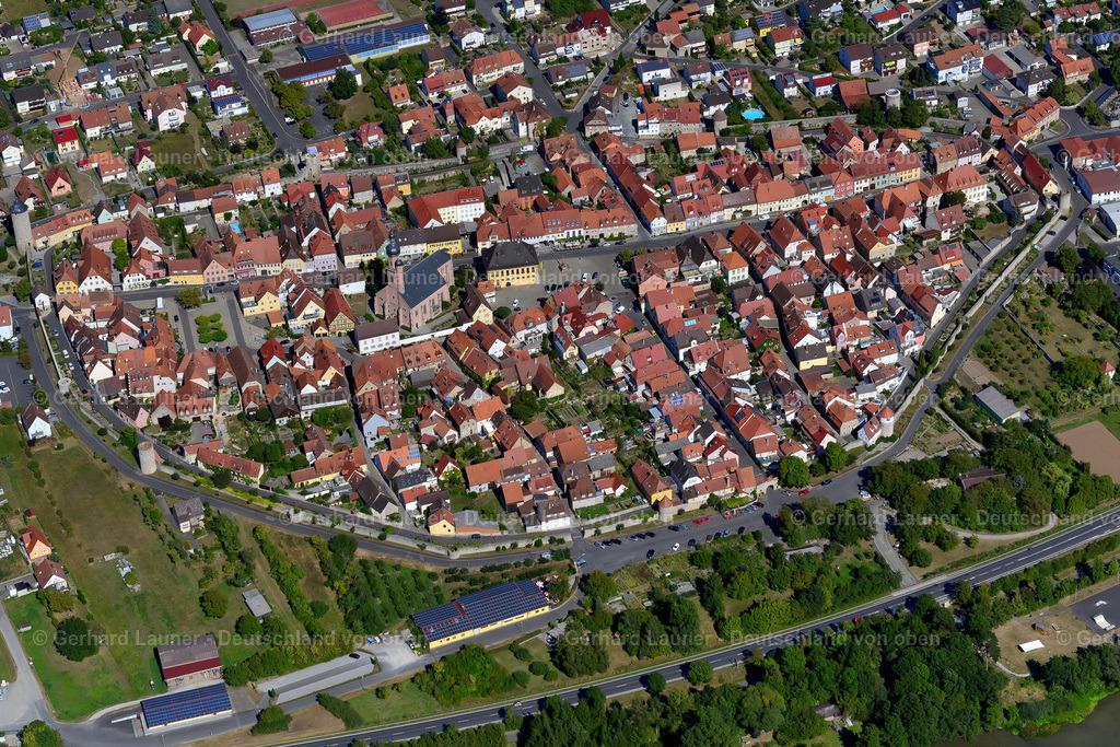 3650328 | Eibelstadt 31.08.2016 Altstadtbereich und Innenstadtzentrum  in Eibelstadt im Bundesland Bayern, Deutschland // Old Town area and city center  in Eibelstadtin the state Bavaria, Germany Foto: Gerhard Launer
