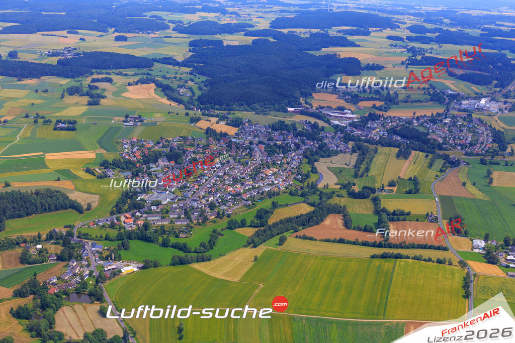 Die Luftaufnahme der Stadt Roeslau wurde vom UL-Flugzeug heraus erstellt ( keine Drohne )- hohe Auflösung für beste Qualität