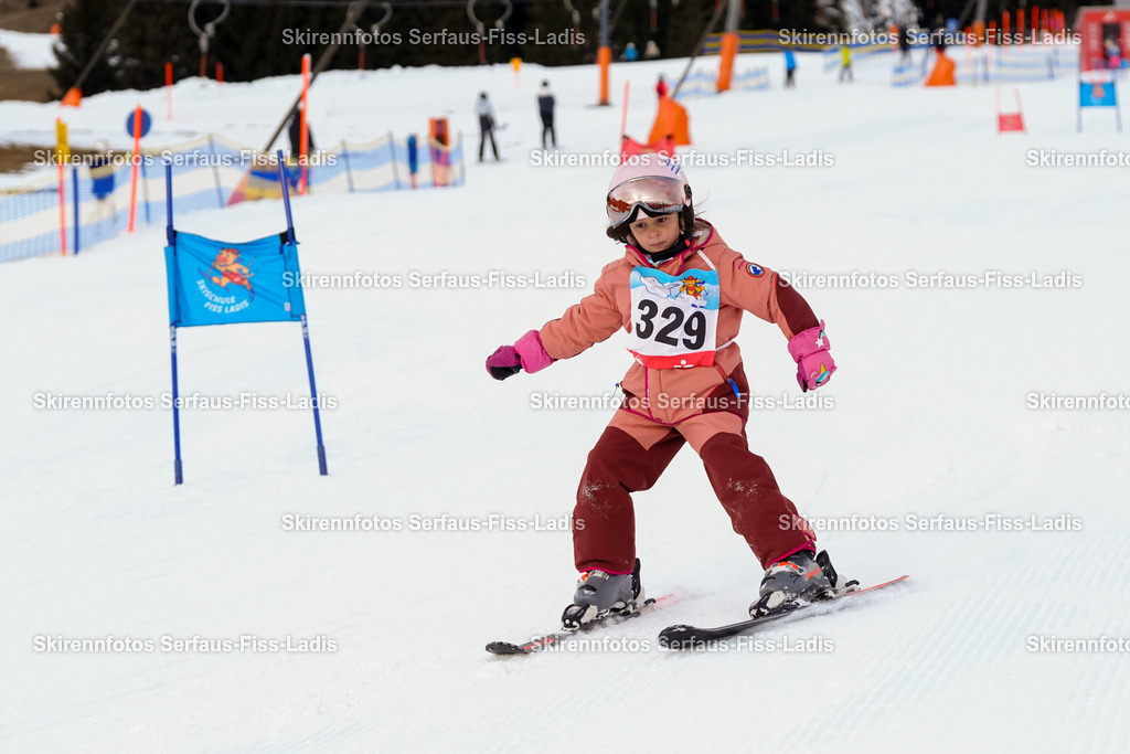 SRF_02.01.2026_0492 | Skirennfotos,Serfaus,Fiss,Ladis,Kinderskirennen,Winter,Tirol,Oberland,skirace,SFL,feelfree,weil wir's genießen,ski,Ski,skifahren,Sonnenplateau, - Realisiert mit Pictrs.com