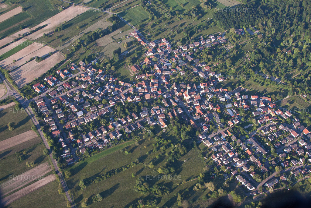 Ortsansicht | Luftbild: Ortsansicht im Ortsteil Oberweier in Ettlingen im Bundesland Baden-Württemberg in Deutschland. Foto: IMG_57383.jpg vom 06.06.2013 durch Werner Riehm/FLY-FOTO.de - Realisiert mit Pictrs.com