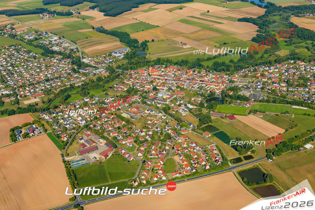 Luftaufnahme der Stadt Hahnbach - Die Luftaufnahme wurde 2025 vom UL-Flugzeug heraus erstellt ( keine Drohne ) - Hochauflösende Luftaufnahme - für professionelle Ausdrucke geeignet. Die Geschenkidee !Mit Lizenz und Bildrechte bestellbar
